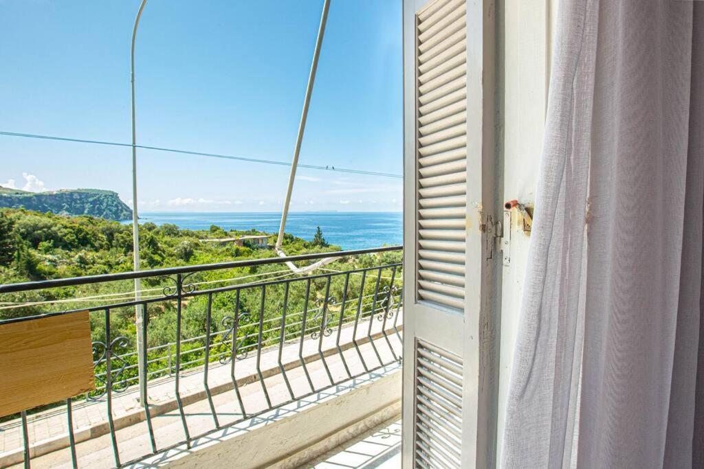 Blue Maraci 2 - Sea View, Kitchen, Beach Access Appartement Himare Buitenkant foto