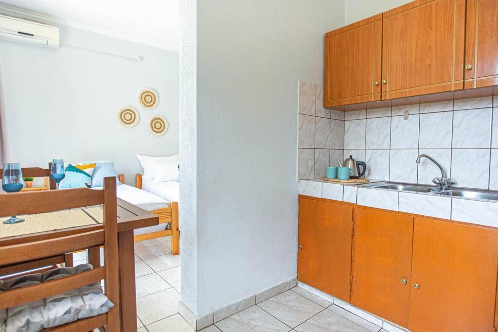 Blue Maraci 2 - Sea View, Kitchen, Beach Access Appartement Himare Buitenkant foto