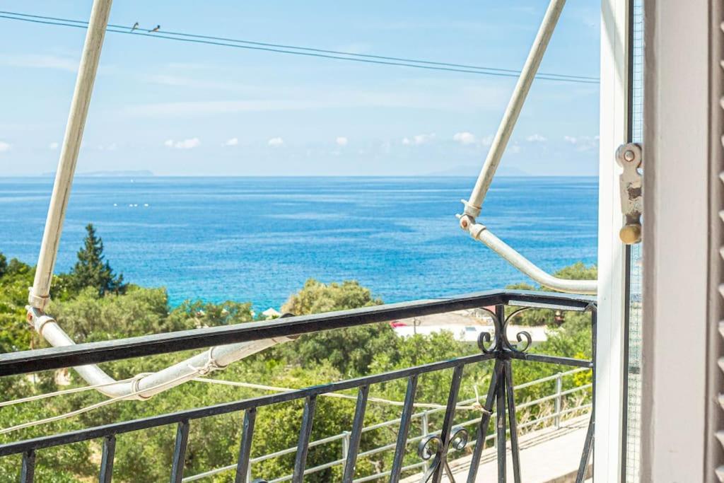 Blue Maraci 2 - Sea View, Kitchen, Beach Access Appartement Himare Buitenkant foto